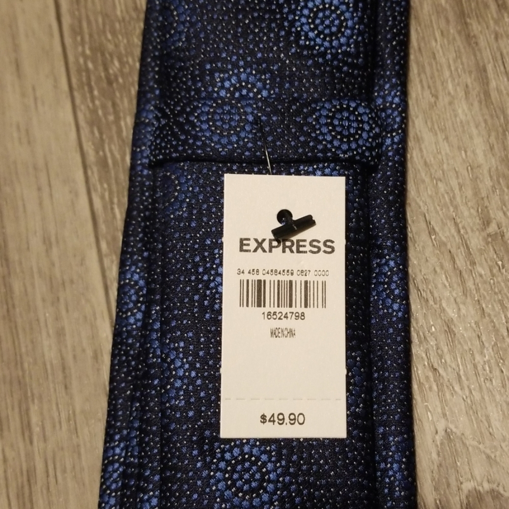 ExpressNarrow Medallion Pattern - Picture 4 of 4